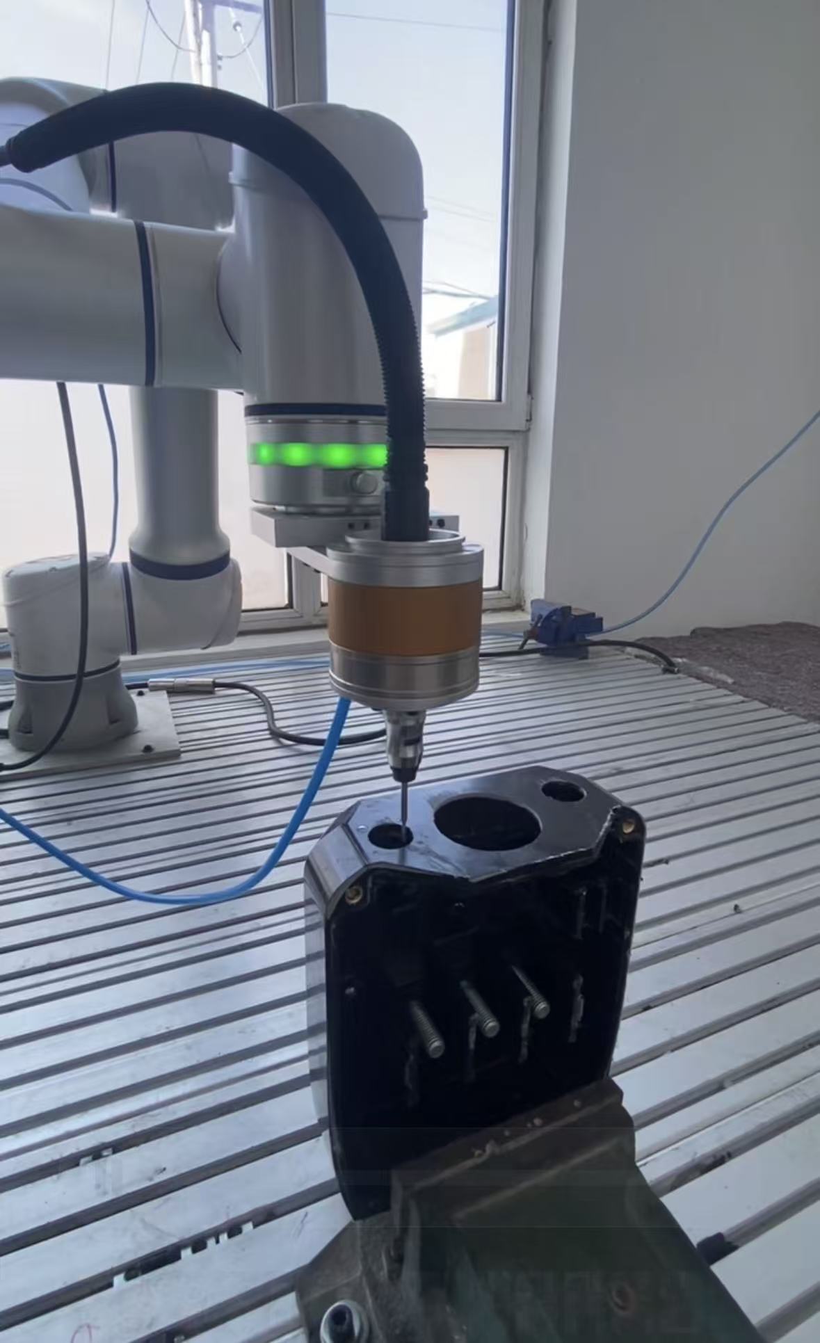 自动化打磨机械手赋能智造升级，青岛英瑞铂助力制造业破解打磨痛点